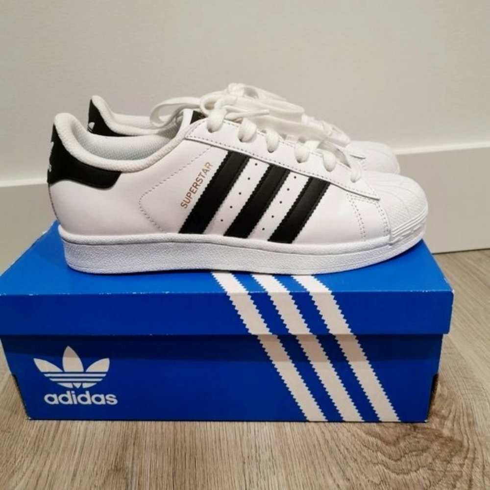 BRAND NEW ✨ Adidas Superstar - SIZE 5.5 - Fits like a 7